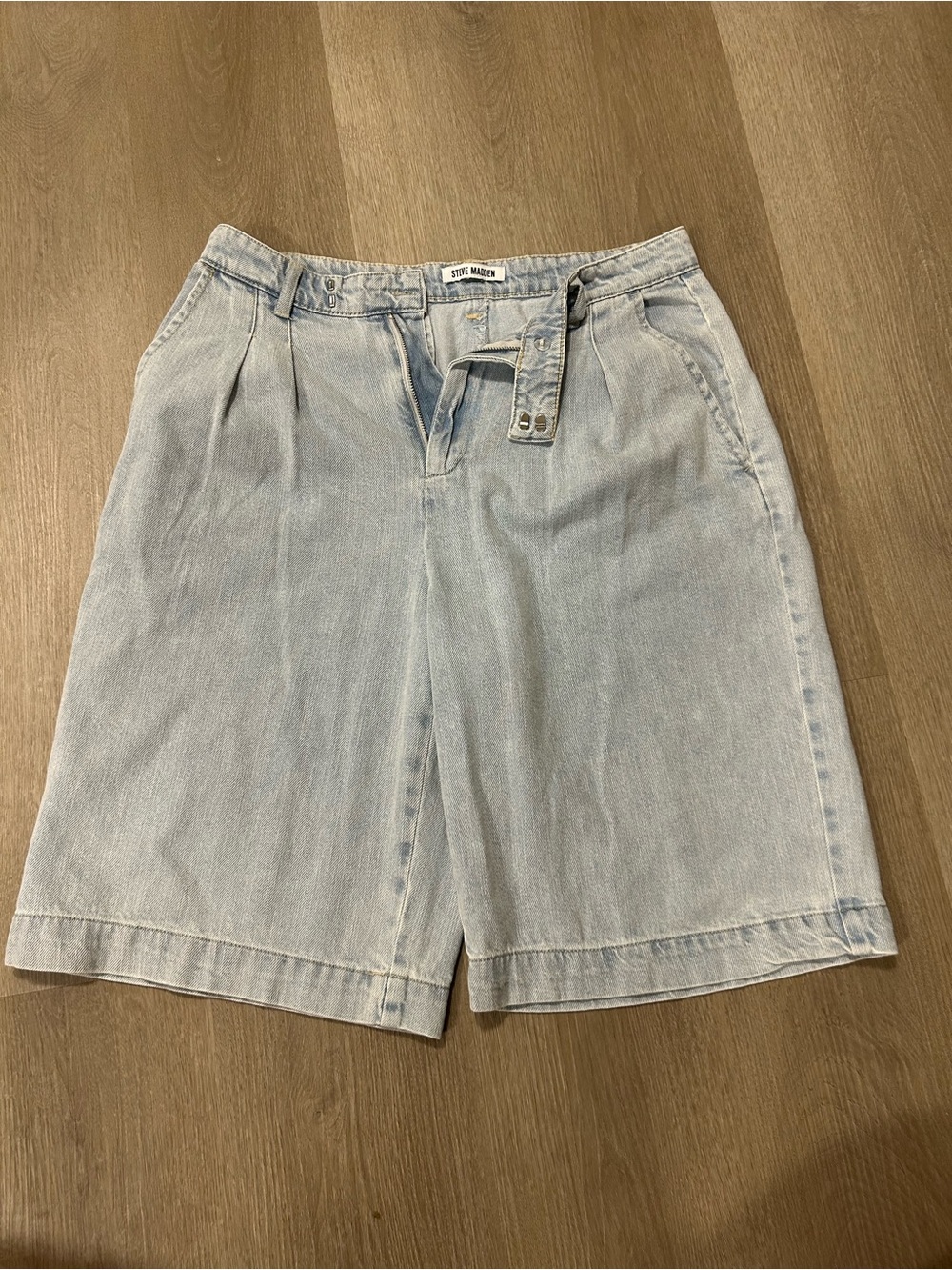 Steve Madden Light Wash Denim Women’s Long Shorts
